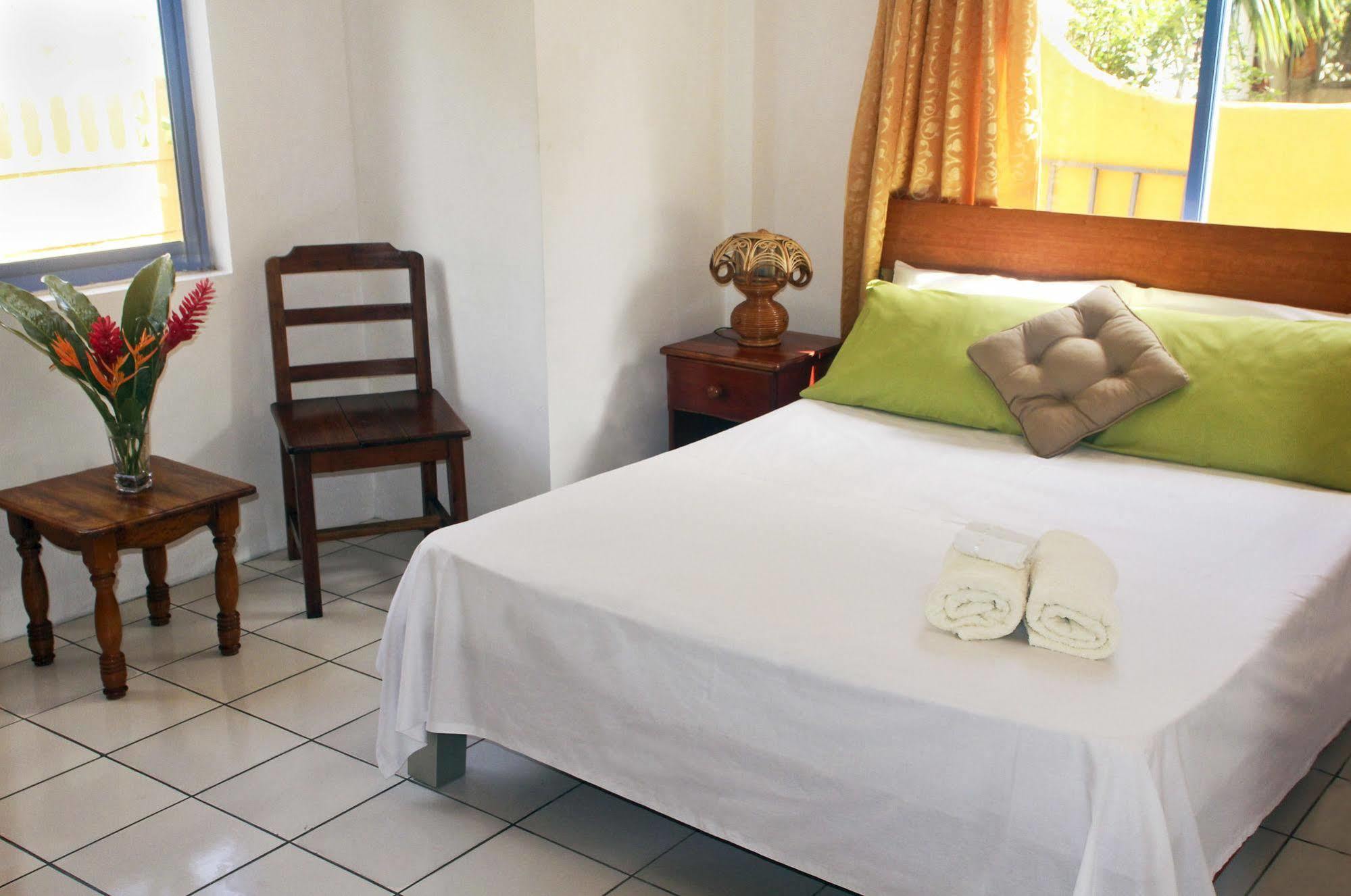 Vicky'S Holiday Apartment Vịnh Beau Vallon Ngoại thất bức ảnh