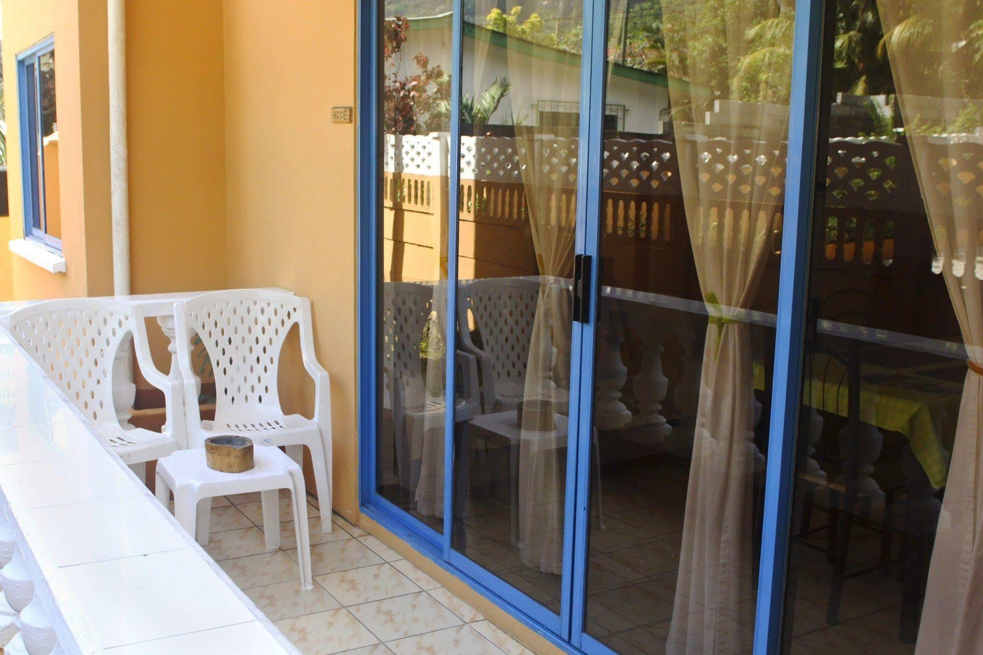 Vicky'S Holiday Apartment Vịnh Beau Vallon Ngoại thất bức ảnh